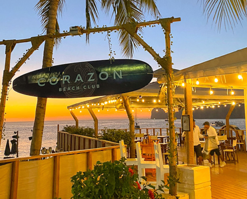 Der Corazon Beach Club am Abend